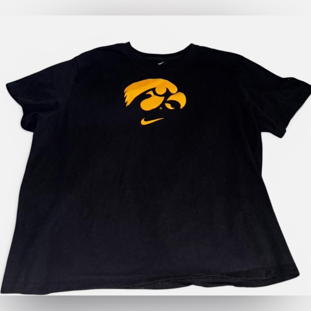 Nike Iowa Hawkeyes black and yellow T-shirt 
Size XXL !!FLAWLESS CONDITION!!